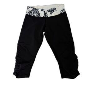 Lululemon Wunder Under Crop Black with Lace Waistband - Size 4/6 (Small)